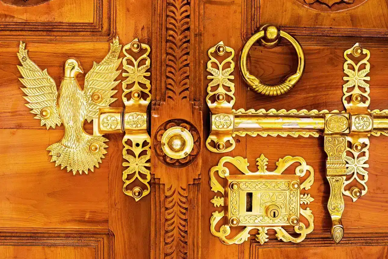 Manichitratazhu - Kerala Metal Art
